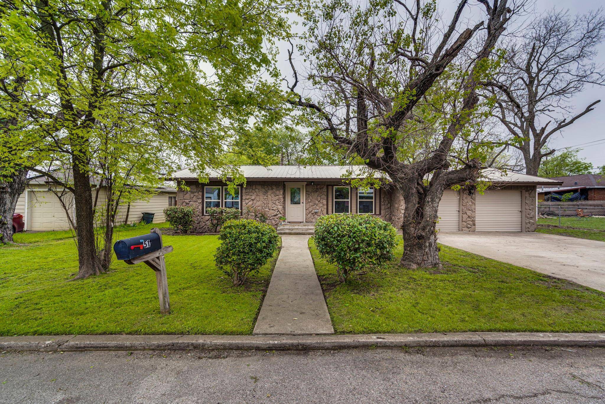 Cleburne, TX 76033,511 Bales Street