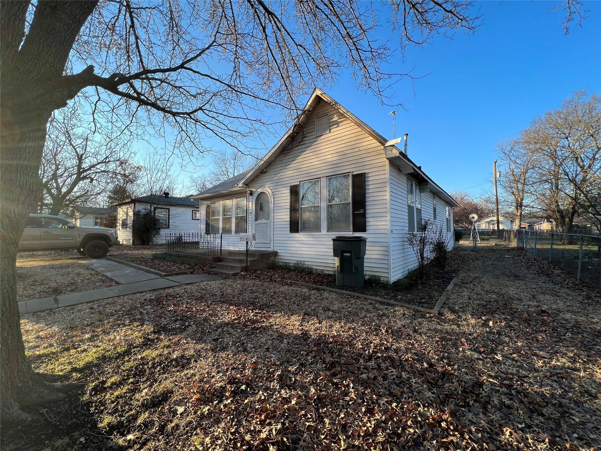 Sherman, TX 75090,1421 E Thomas Street