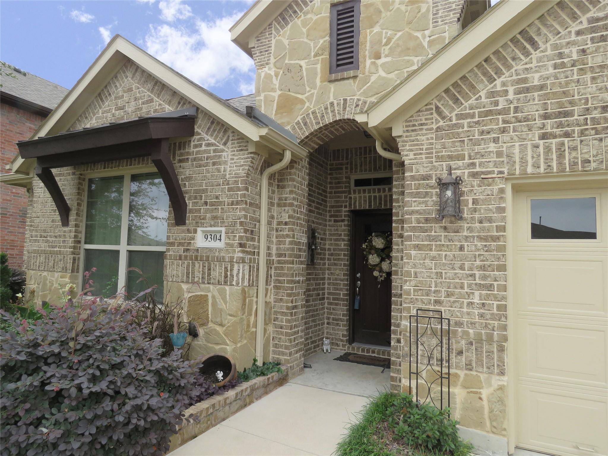 Arlington, TX 76002,9304 Moon River Drive