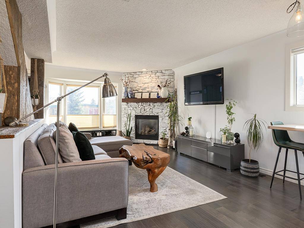 Calgary, AB T3E 2K7,2837 29 ST SW