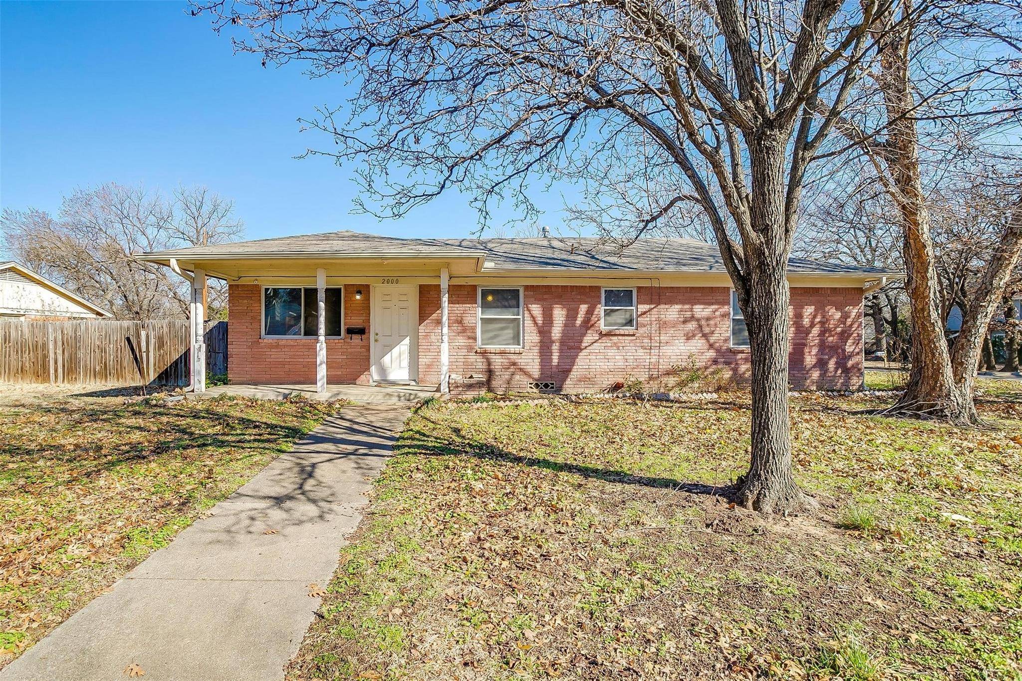 Fort Worth, TX 76111,2000 Robinwood Drive