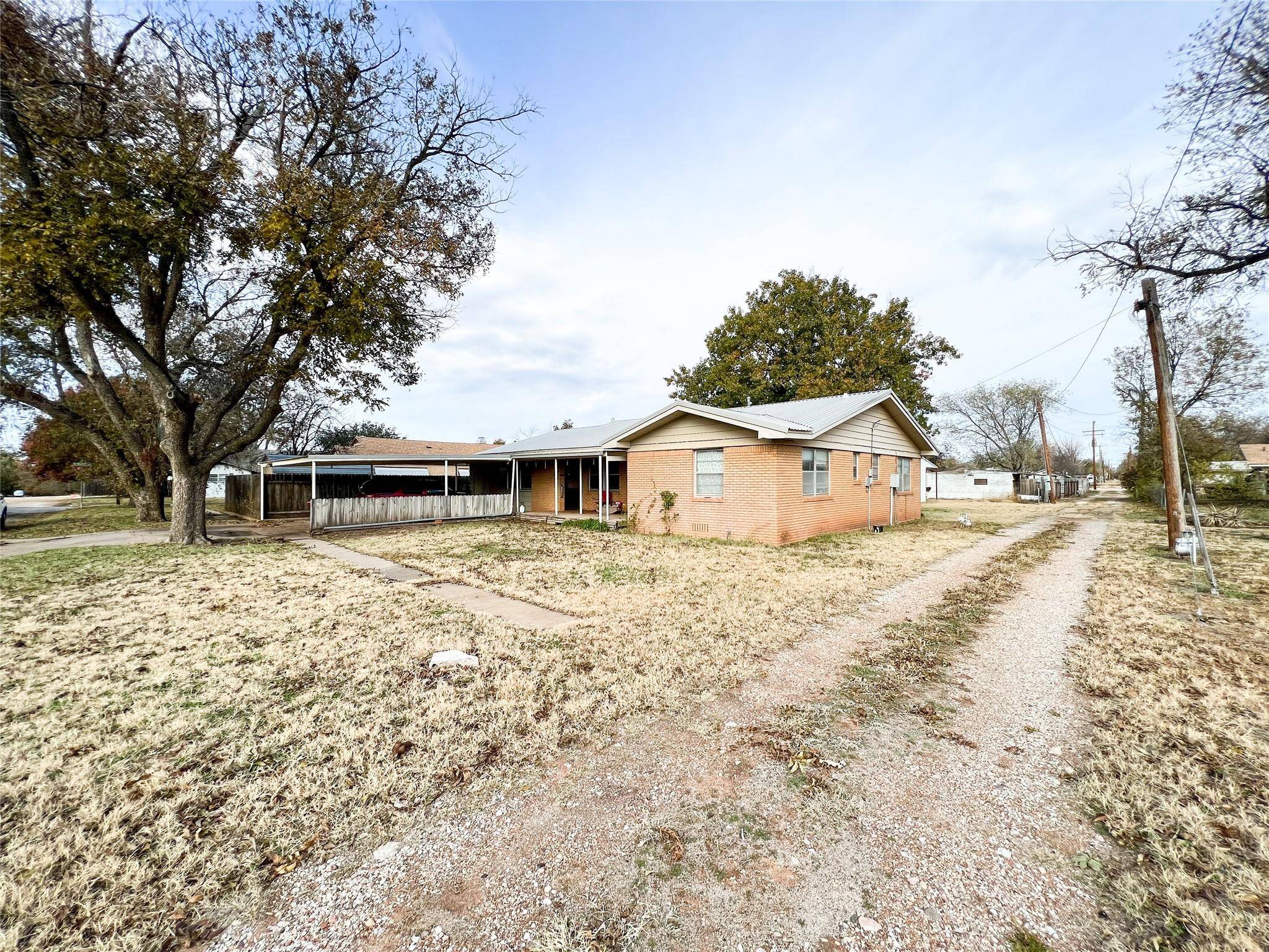 Seymour, TX 76380,506 W Morris Street