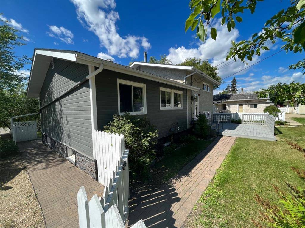 Peace River, AB T8S 1K6,10833 103A ST