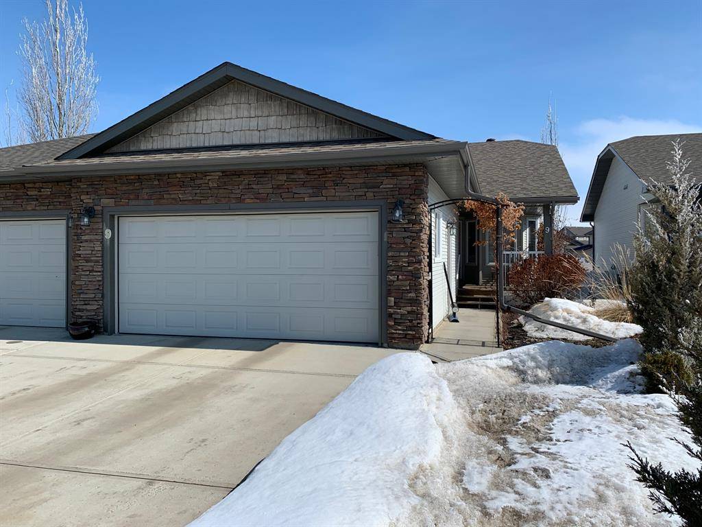 Red Deer, AB T4R 0E4,9 Victor Close