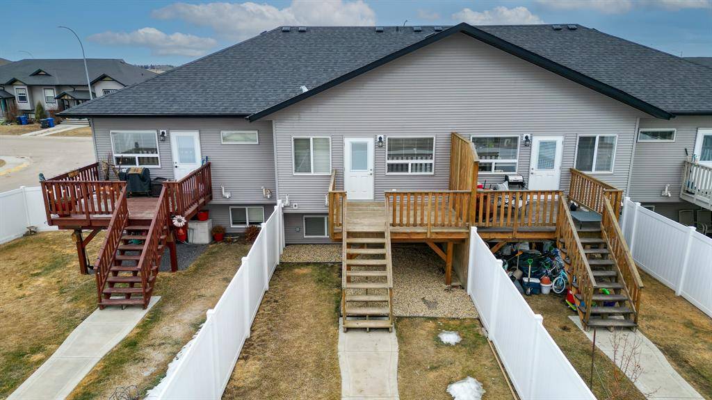 Penhold, AB T0M 1R0,125 Henderson CRES