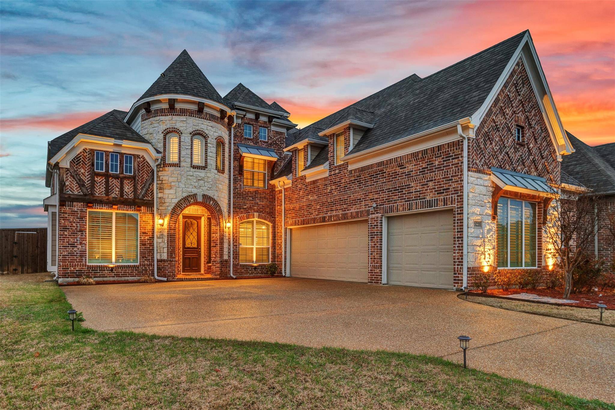 Sachse, TX 75048,5220 Live Oak Drive