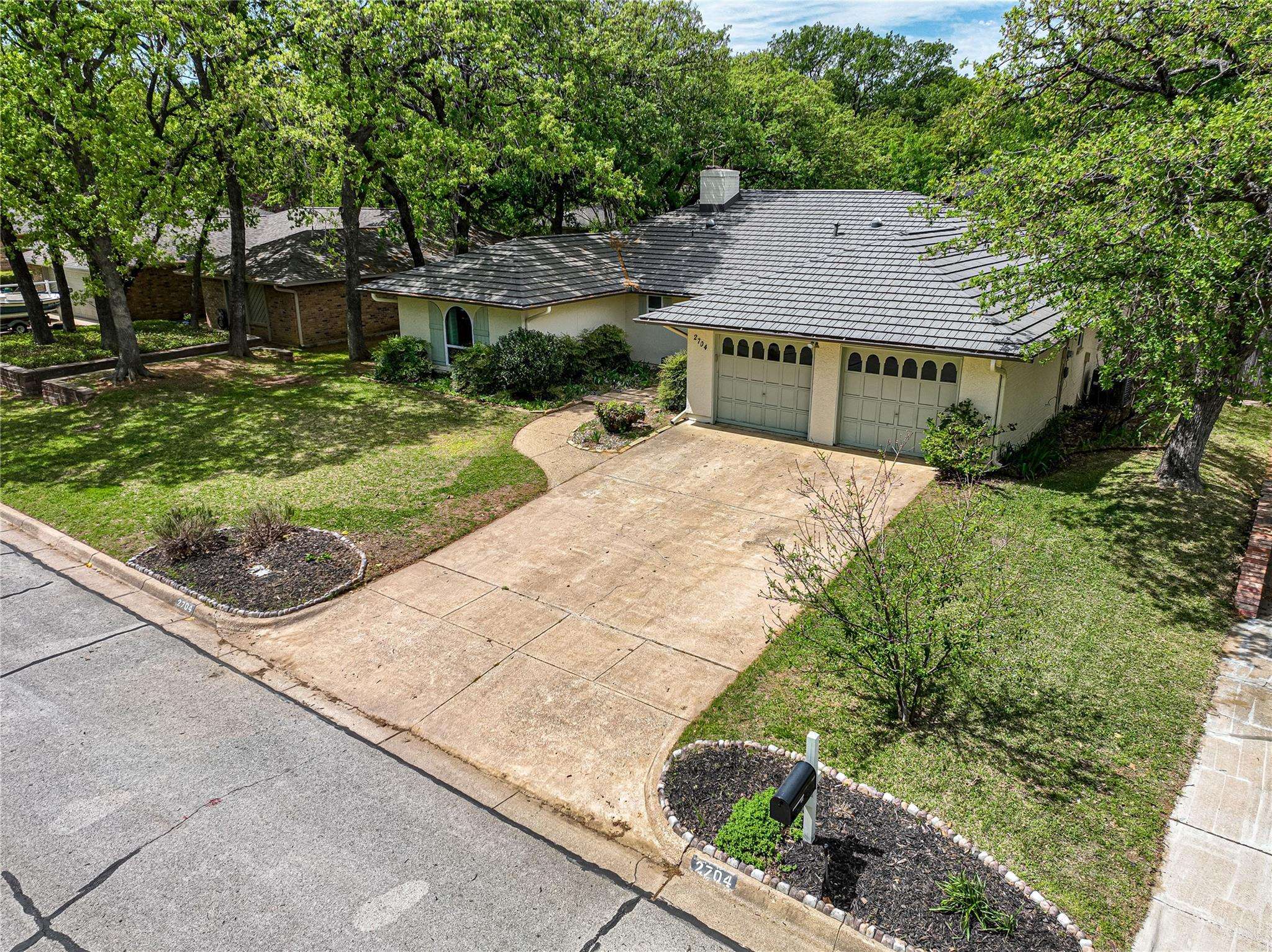 Arlington, TX 76016,2704 Woodshire Drive