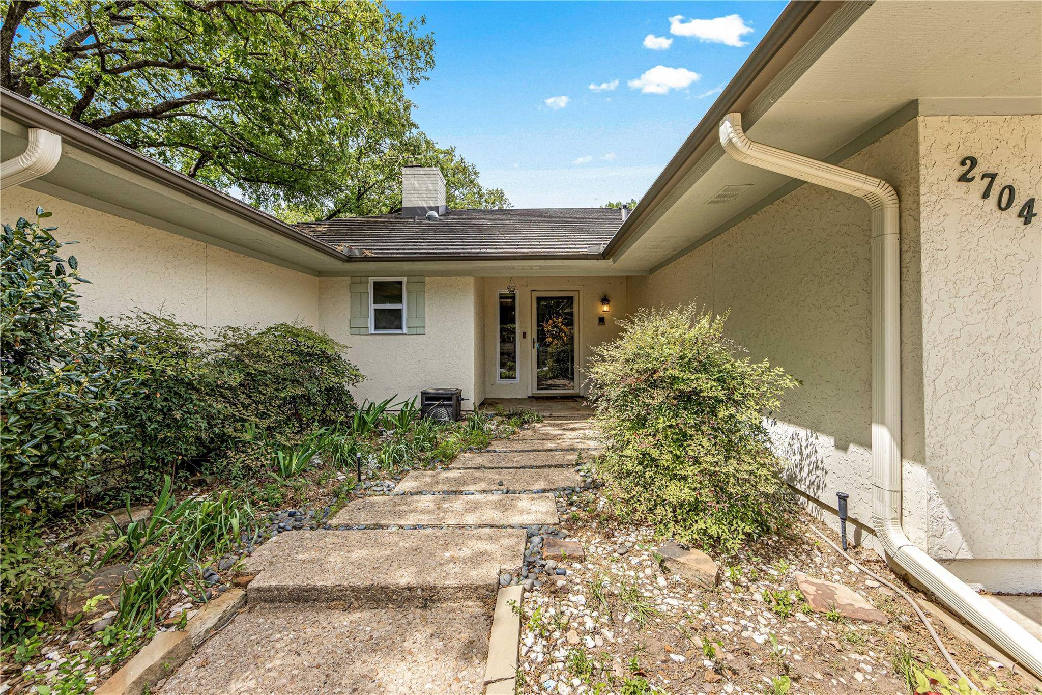 Arlington, TX 76016,2704 Woodshire Drive