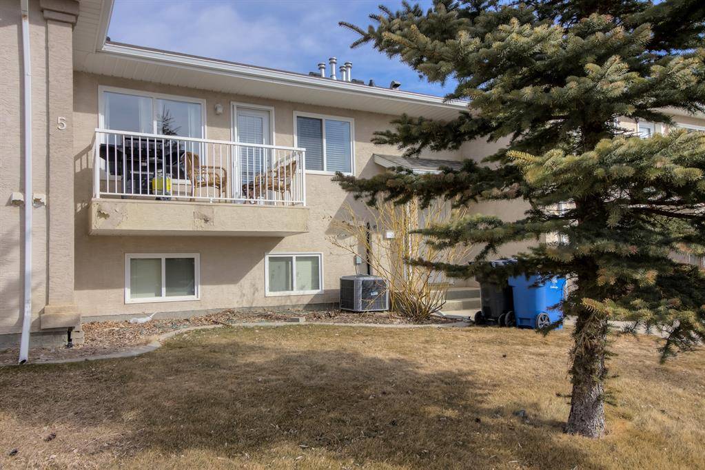 Lethbridge, AB T1J4Y5,5 Tartan BLVD W #3