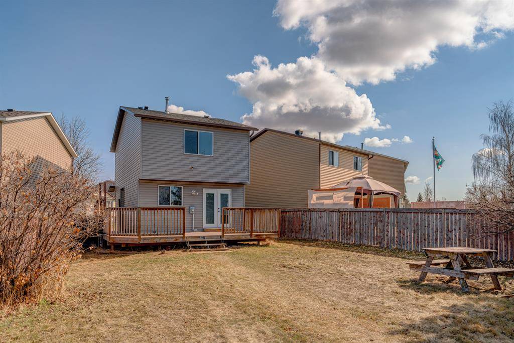 Calgary, AB T3J 2V8,23 Martindale CT NE