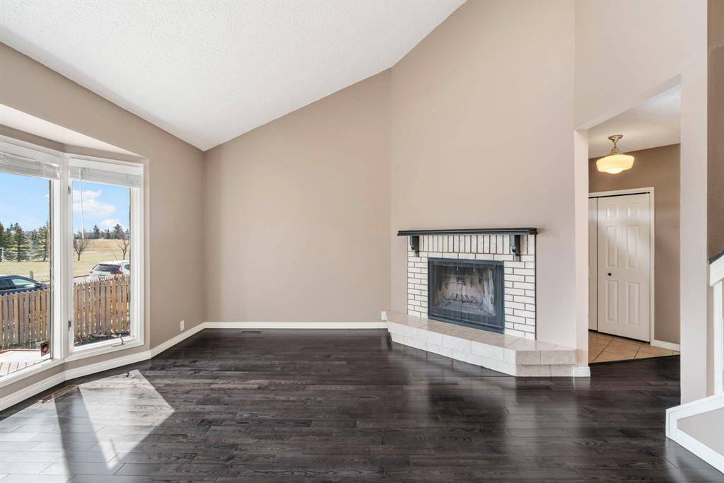 Calgary, AB T1Y 4M4,70 Templeridge CRES NE