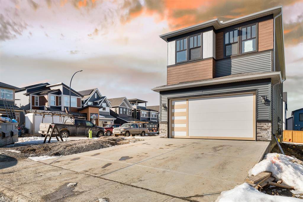 Calgary, AB T3R 1Y9,354 Edith RD NW