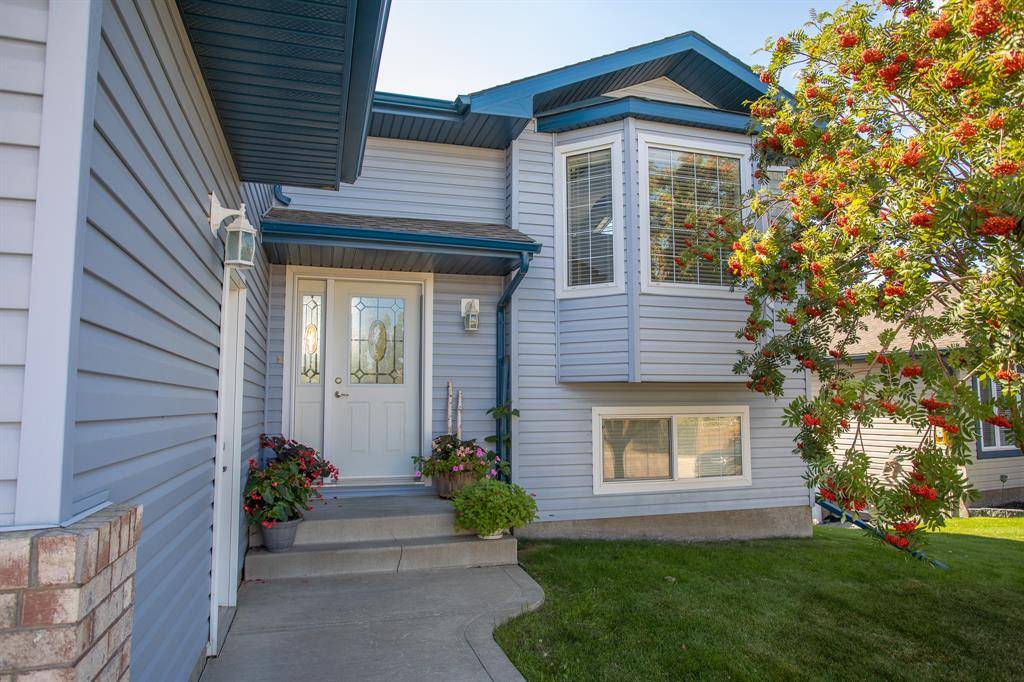 Sylvan Lake, AB T4S 2M7,28 Firdale RD