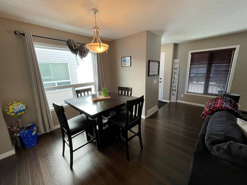 Airdrie, AB T4B 3R7,517 Windstone Common SW