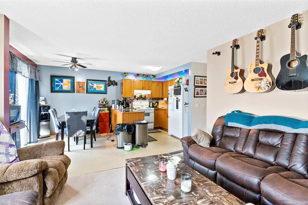 Calgary, AB T2J 3S1,207 Martin Crossing Close NE