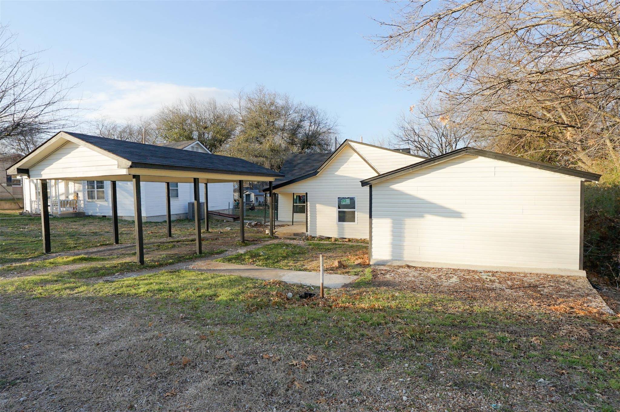 Whitewright, TX 75491,104 W Locust Street