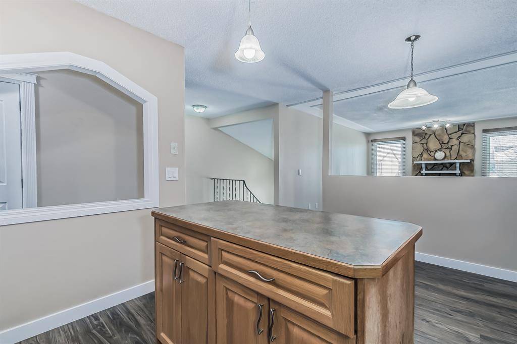 Calgary, AB T1Y4R6,115 Pinemill Mews NE