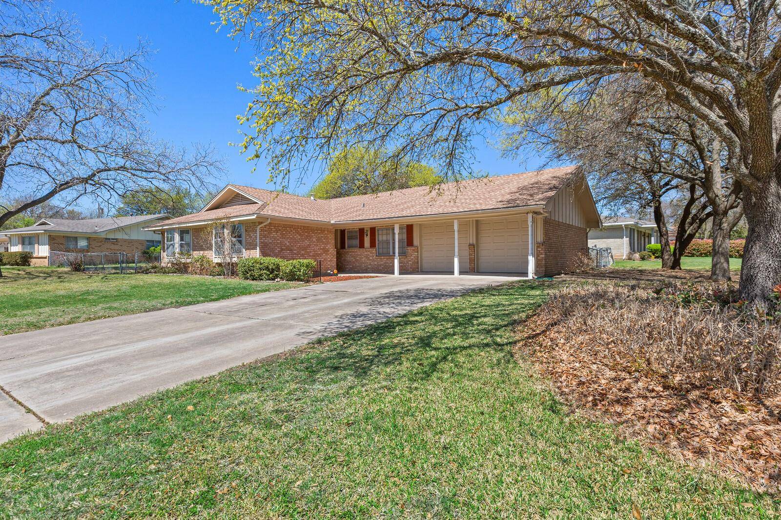 Hillsboro, TX 76645,1415 Hummingbird Drive