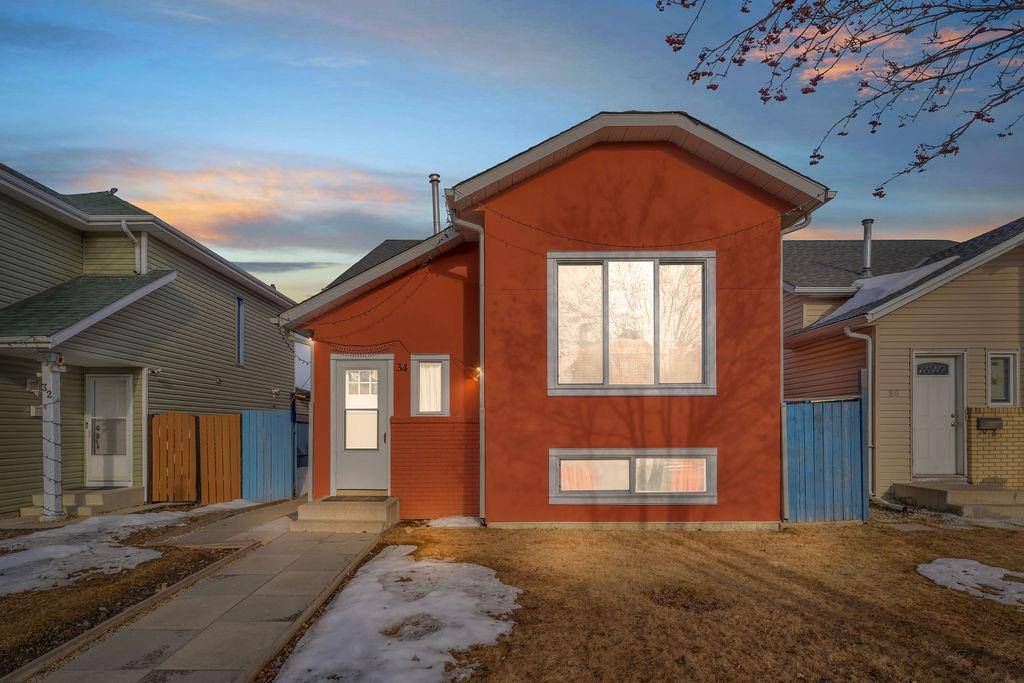 Calgary, AB T3J 2S2,34 Martinview CRES NE