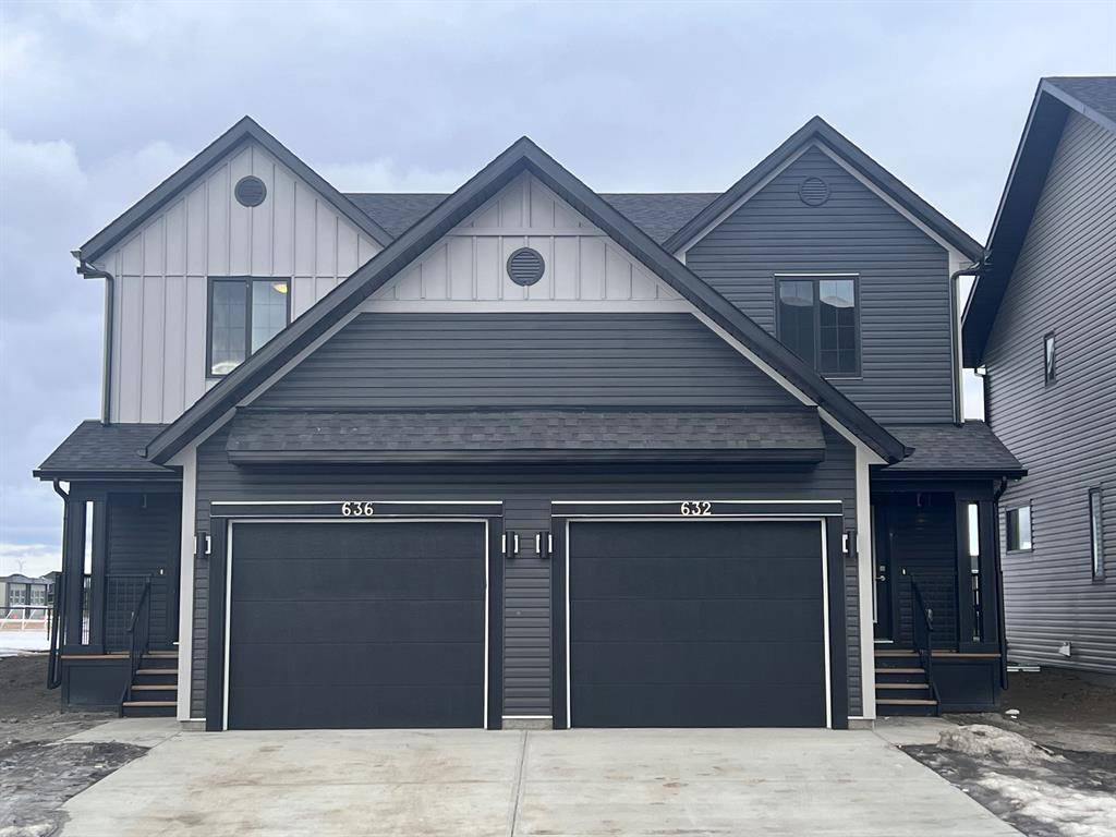 Airdrie, AB T4B 5H7,632 South Point Heath SW