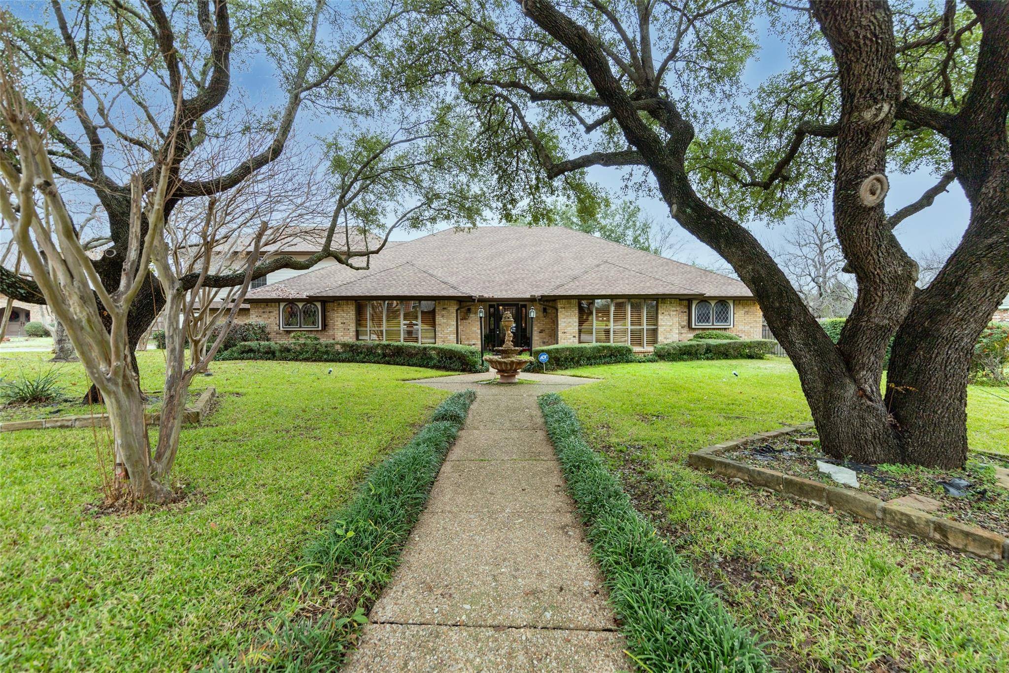 Fort Worth, TX 76112,7605 Willowood Court