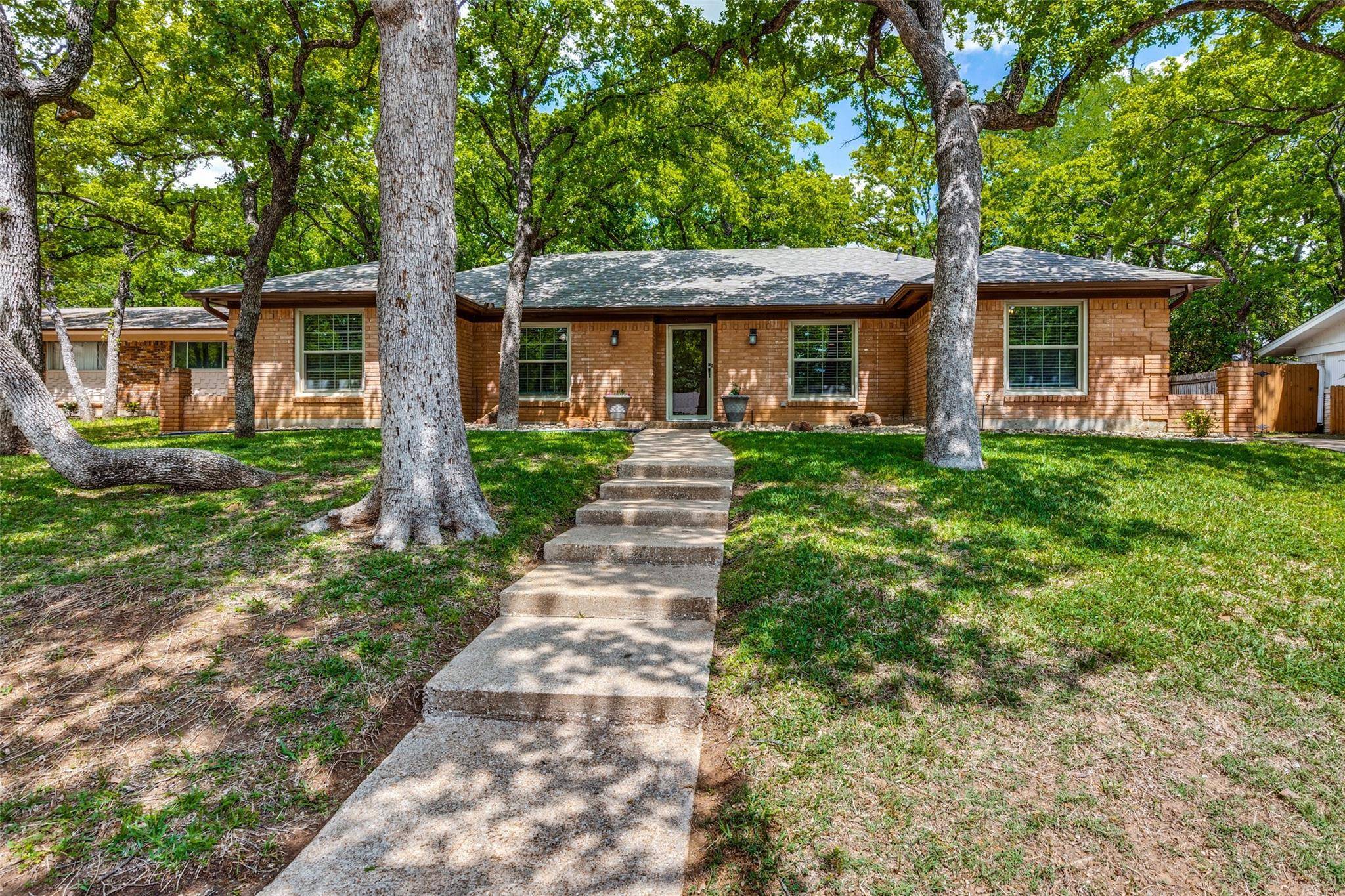 Hurst, TX 76054,608 Circleview Drive S