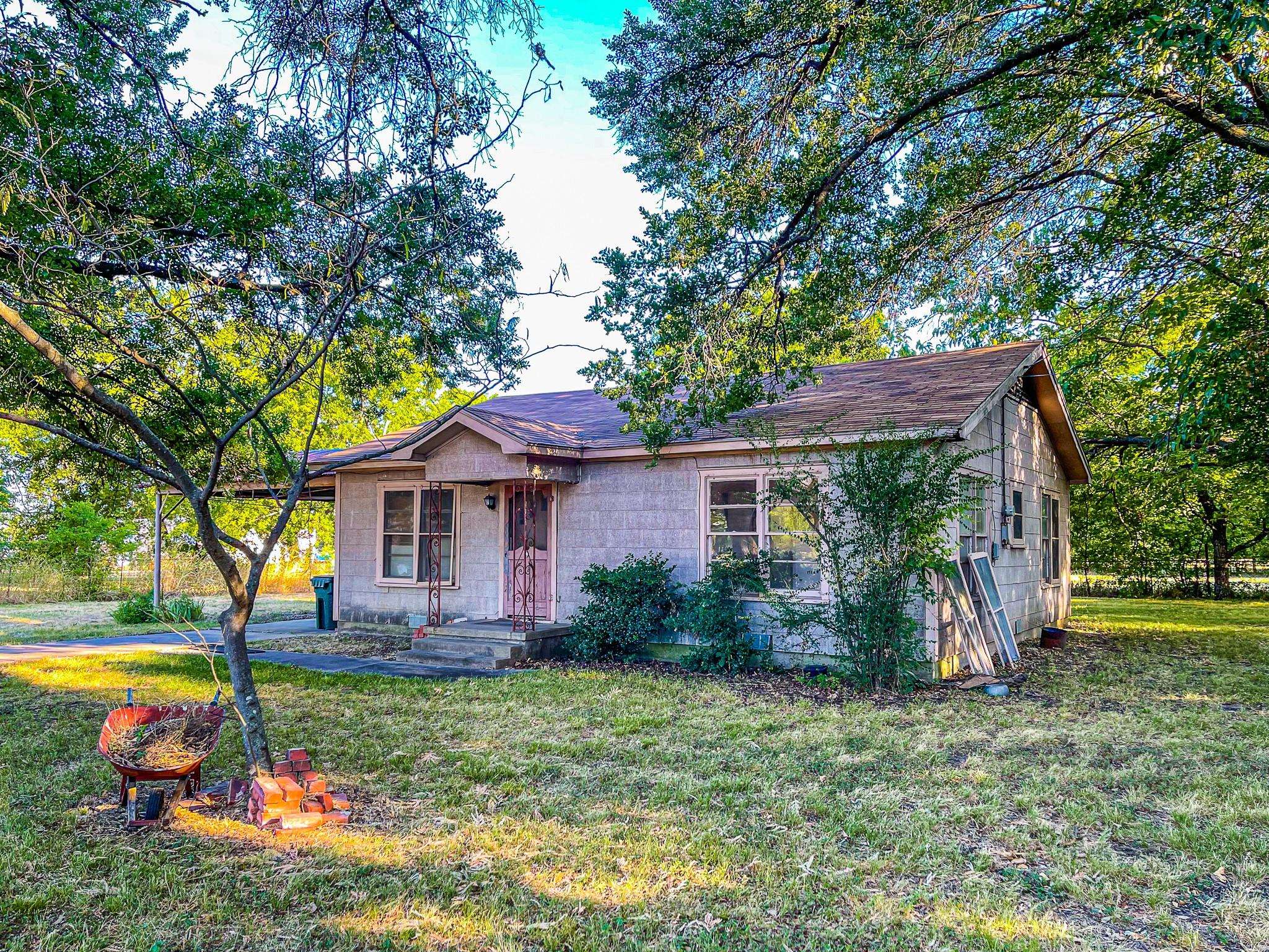 Kerens, TX 75144,900 NW 2nd Street