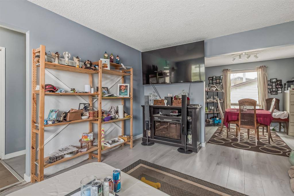 Calgary, AB T1Y 4E4,11 Templeridge PL NE