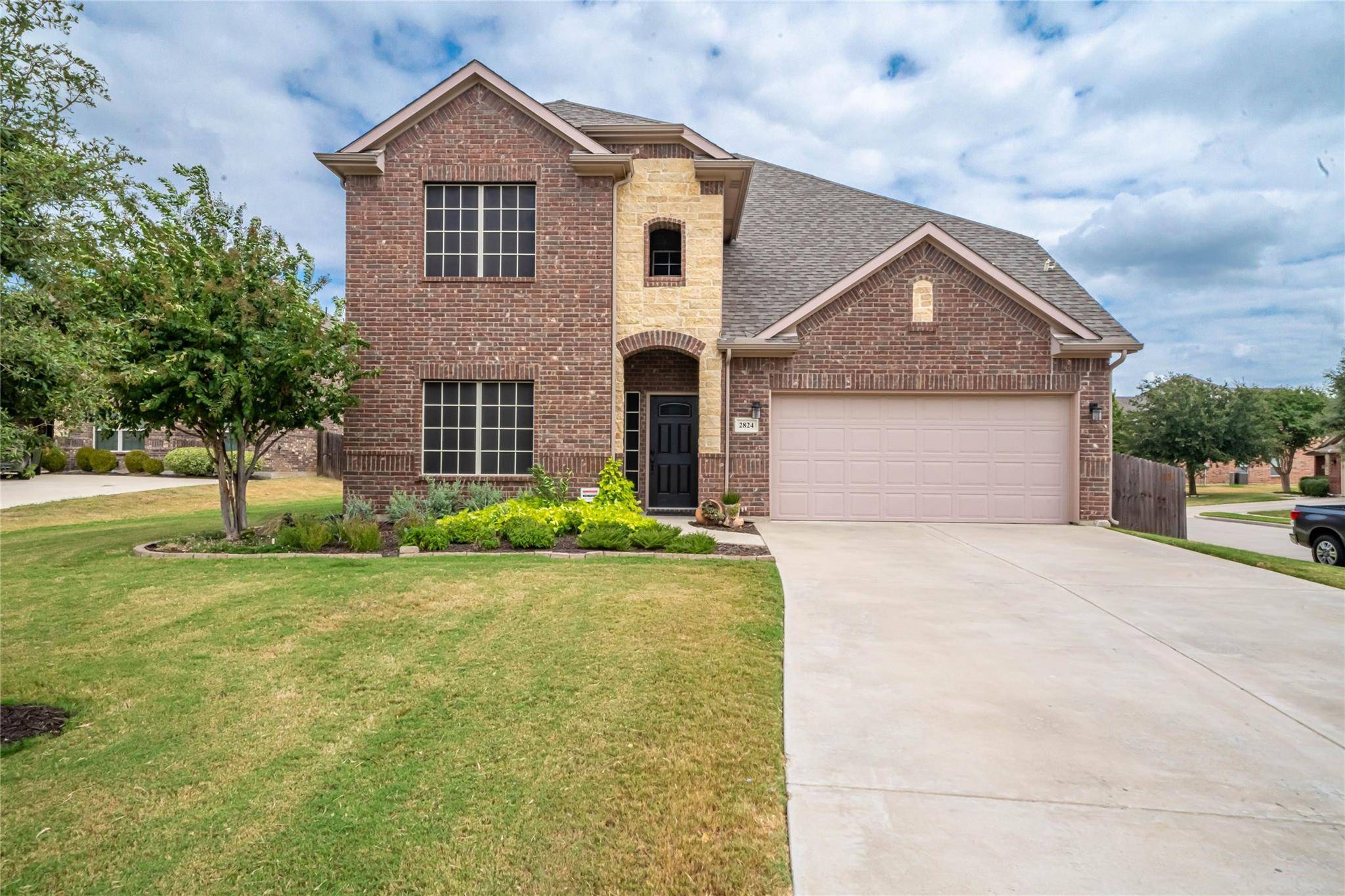 Grand Prairie, TX 75052,2824 Oak Glen Court