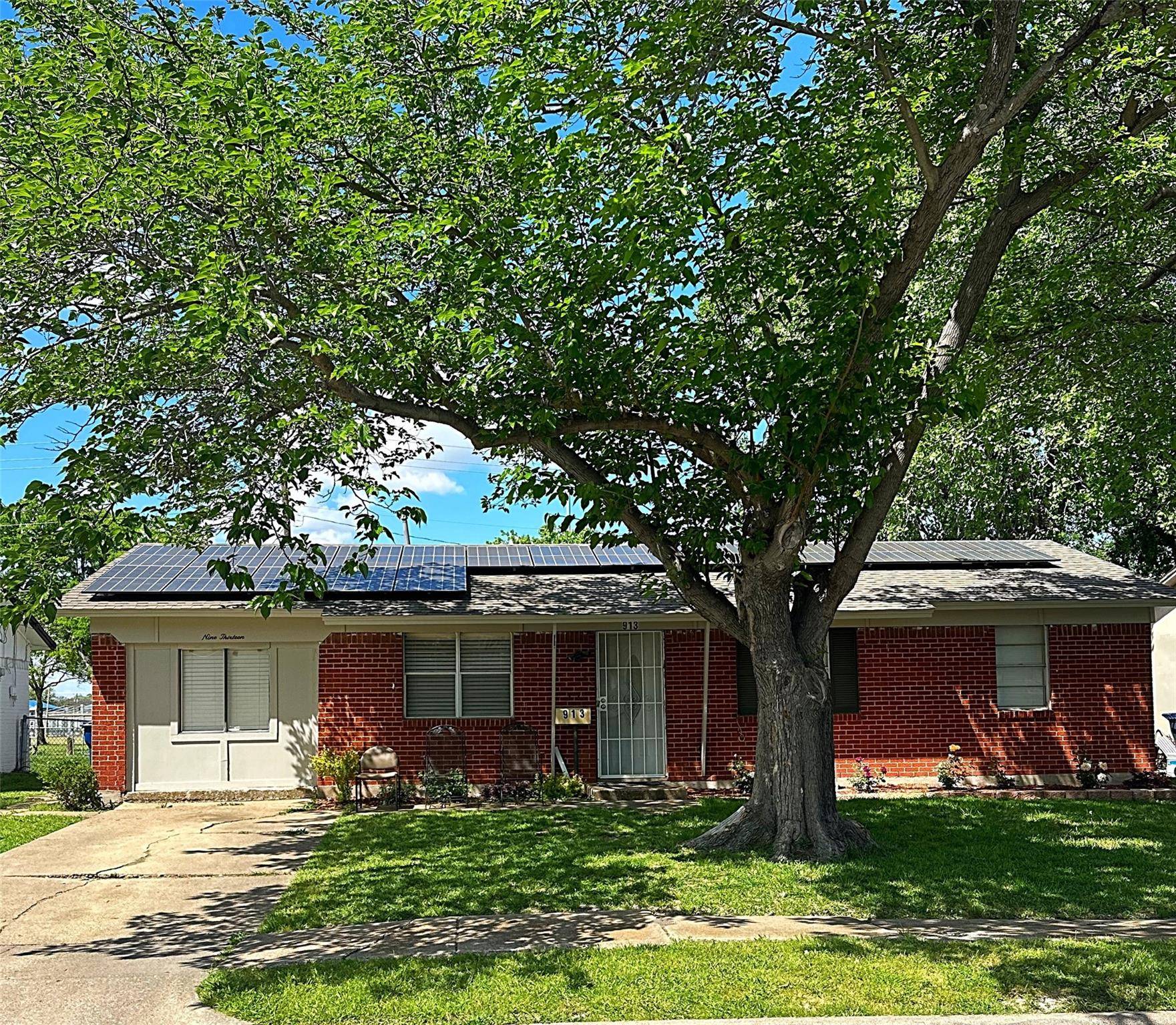 Garland, TX 75040,913 Rosewood Hills