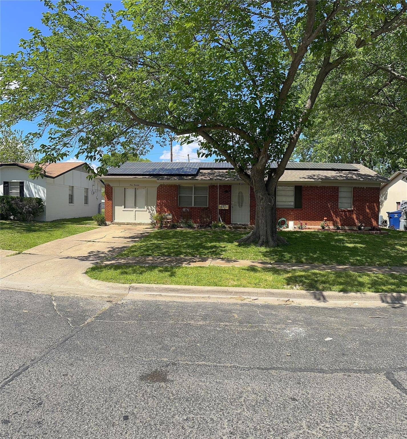 Garland, TX 75040,913 Rosewood Hills