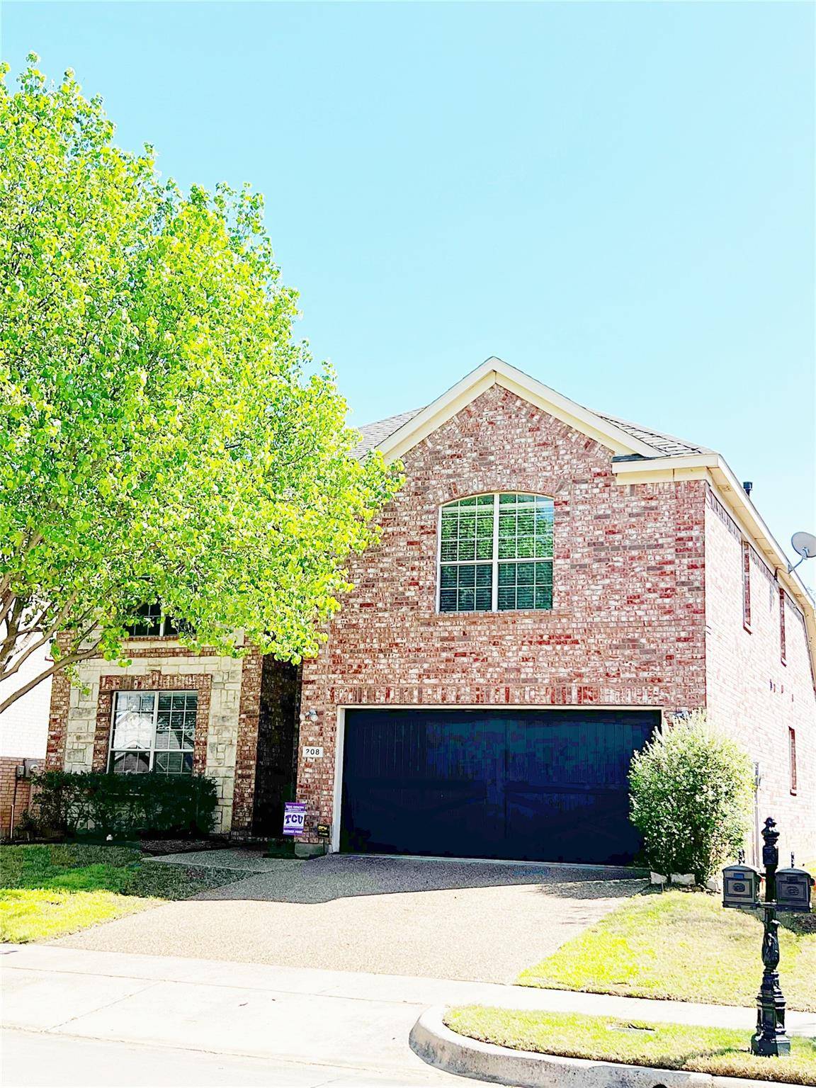 Euless, TX 76039,208 Fountainview Drive