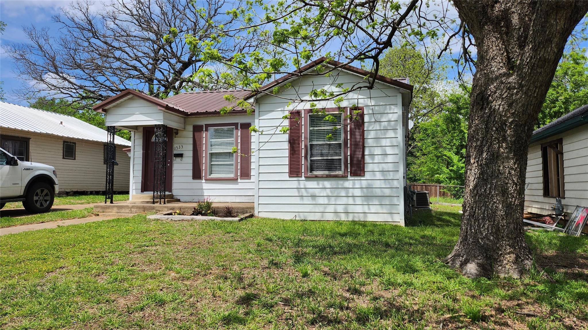 Paris, TX 75460,1533 Neathery Street