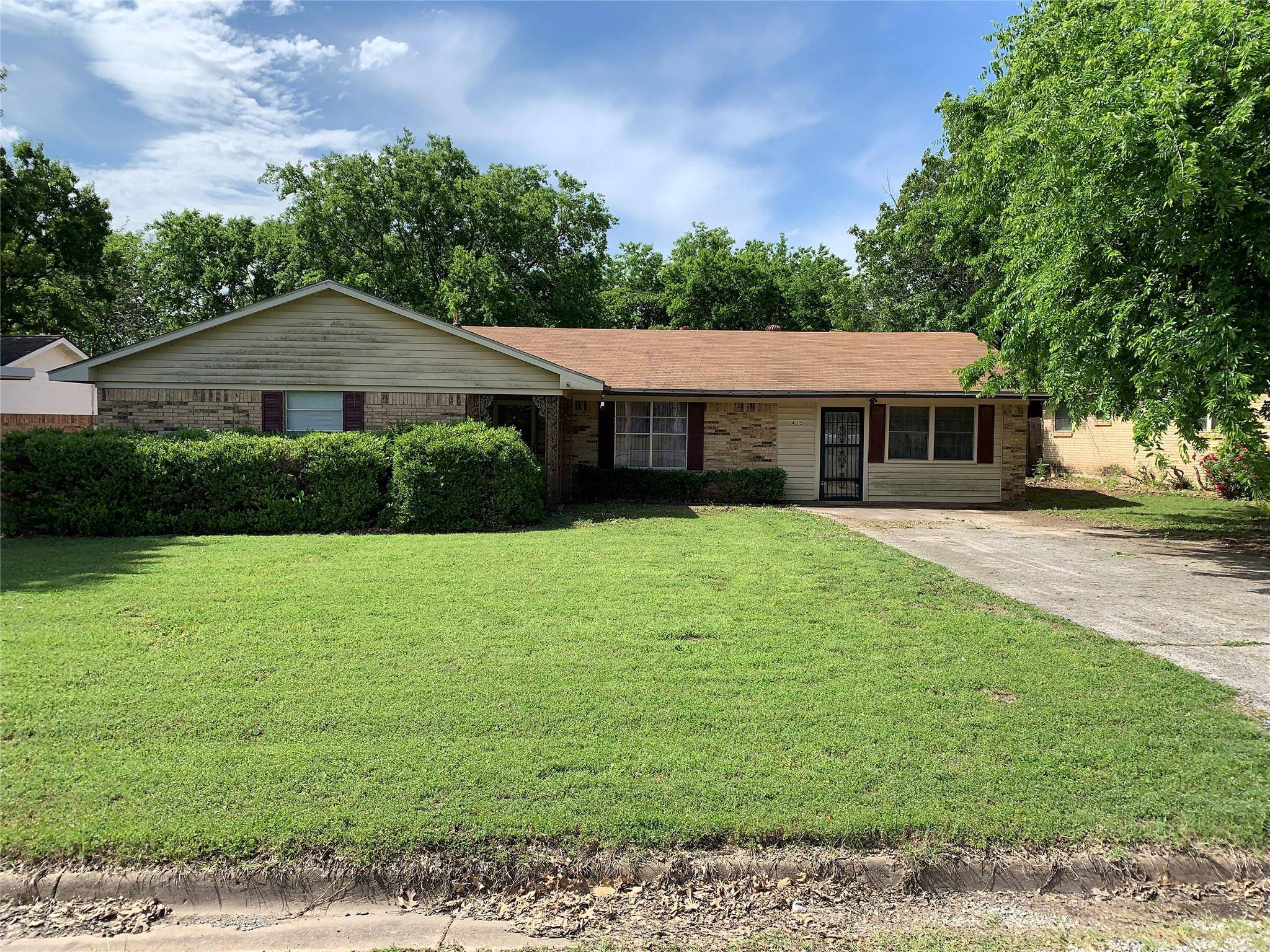 Whitewright, TX 75491,415 W Highland Drive