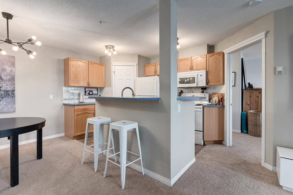 Calgary, AB T2T2C6,2212 34 AVE SW #306