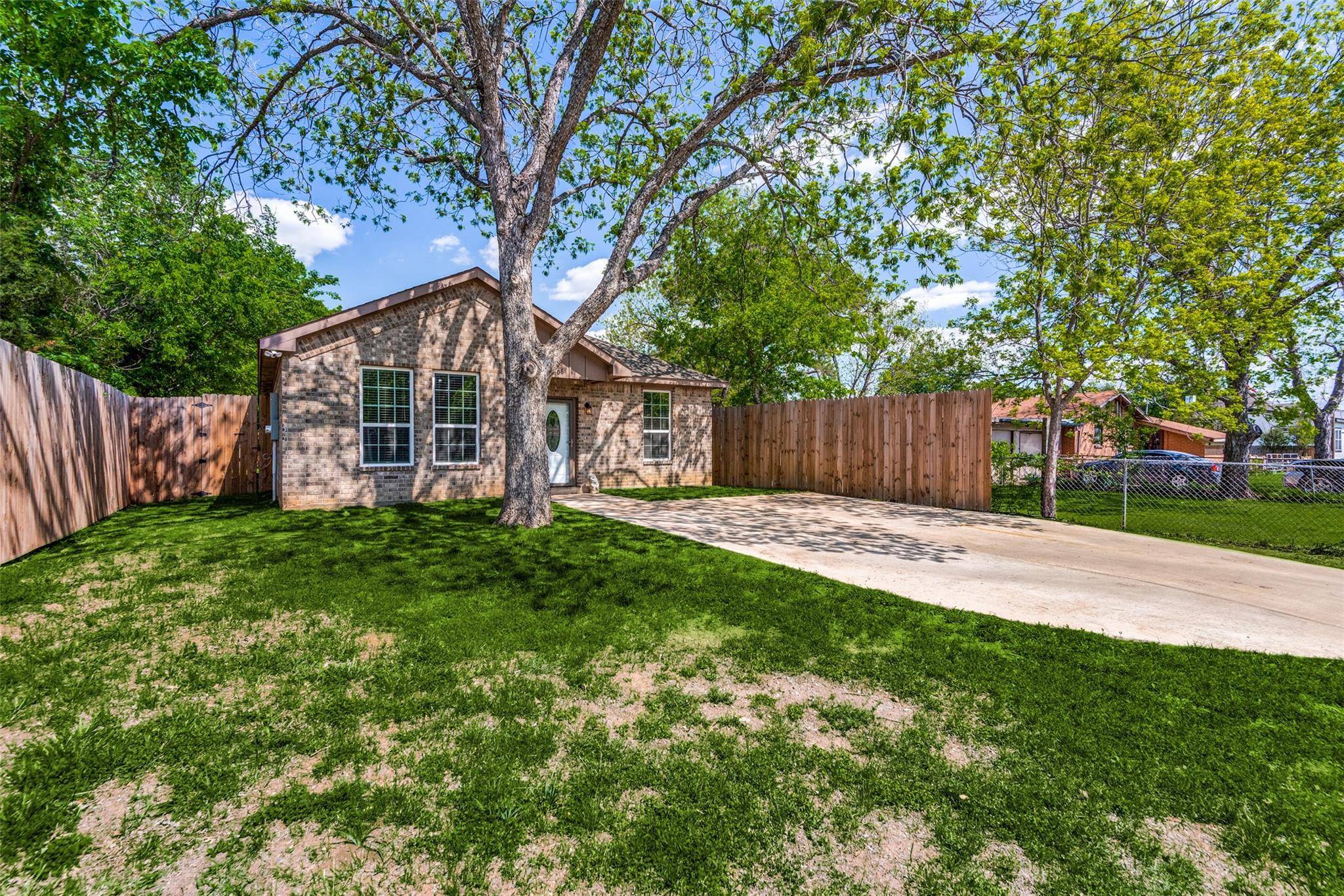 Cleburne, TX 76031,506 Mansfield Road