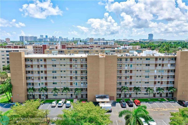 Hallandale Beach, FL 33009,620 NE 12th Ave  #602