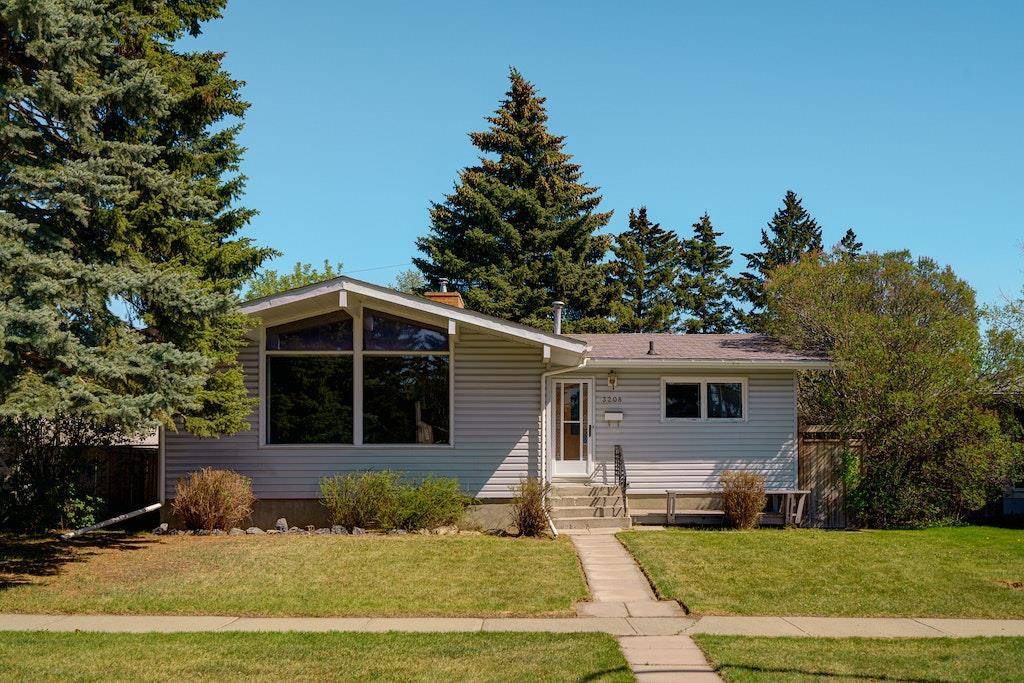 Calgary, AB T2L 0K6,3208 Carol DR NW