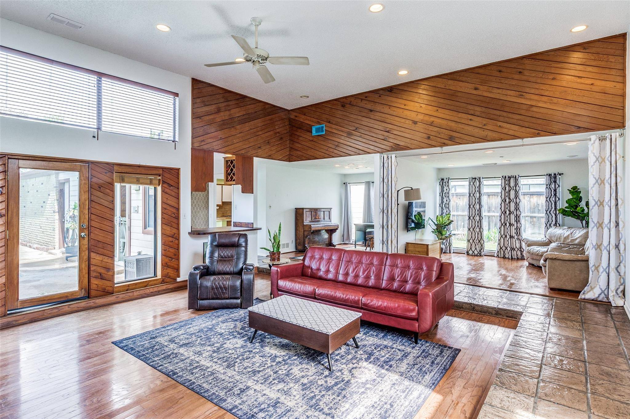 Dallas, TX 75231,7203 E Claybrook Drive