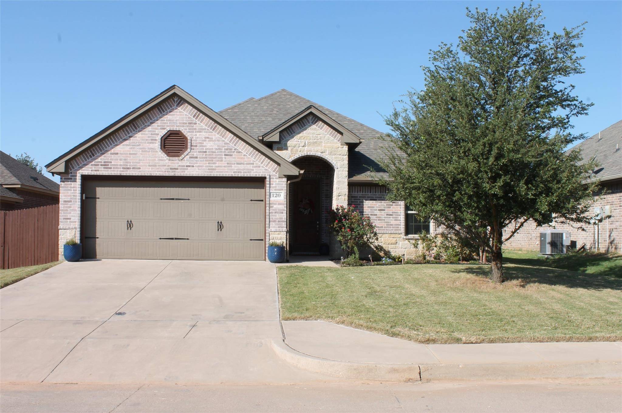 Granbury, TX 76049,120 Donna Circle