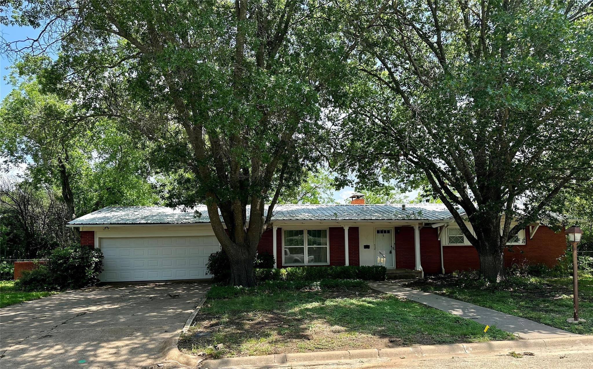 Coleman, TX 76834,101 Medina Street