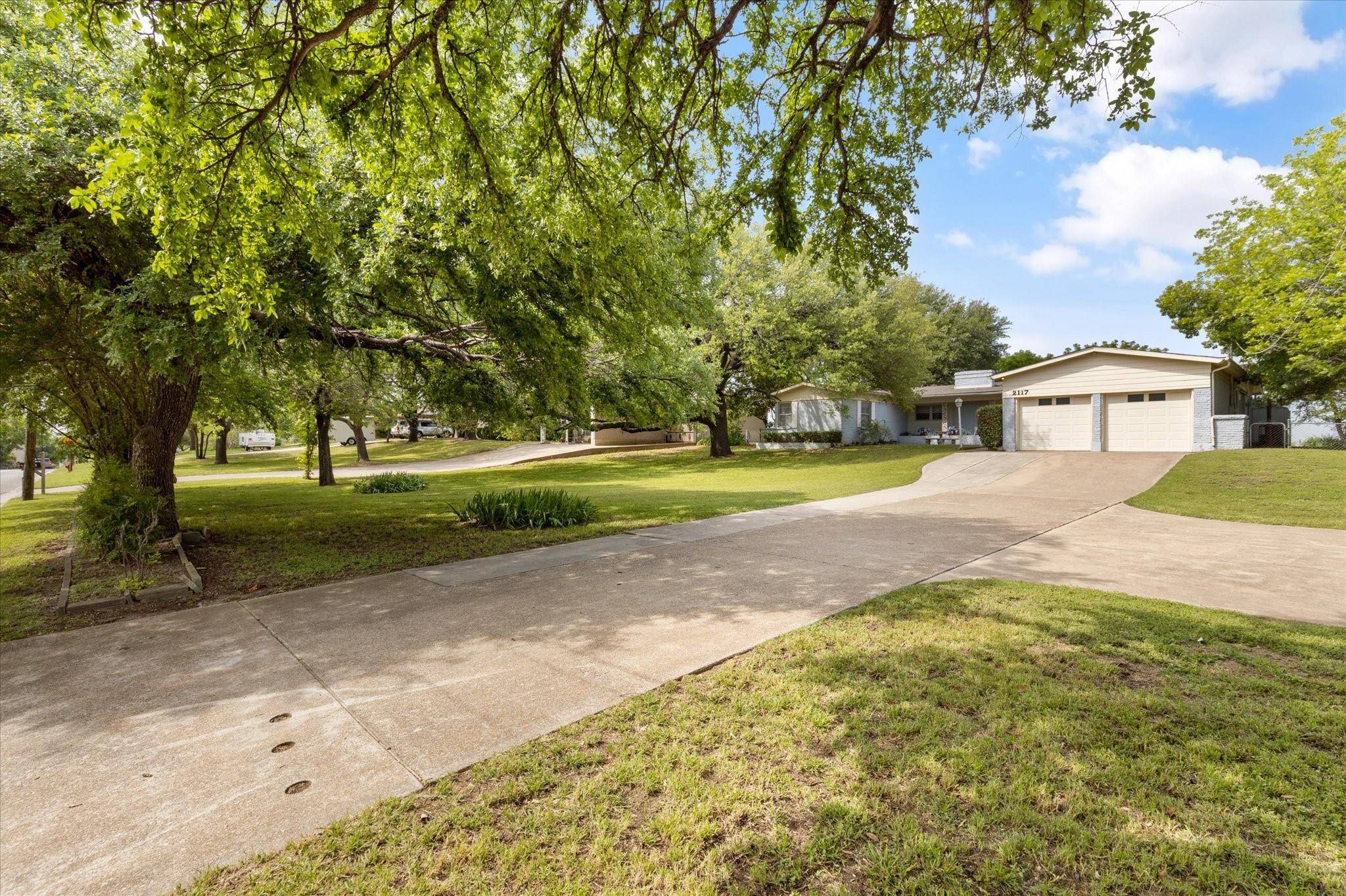 River Oaks, TX 76114,2117 Sansom Circle