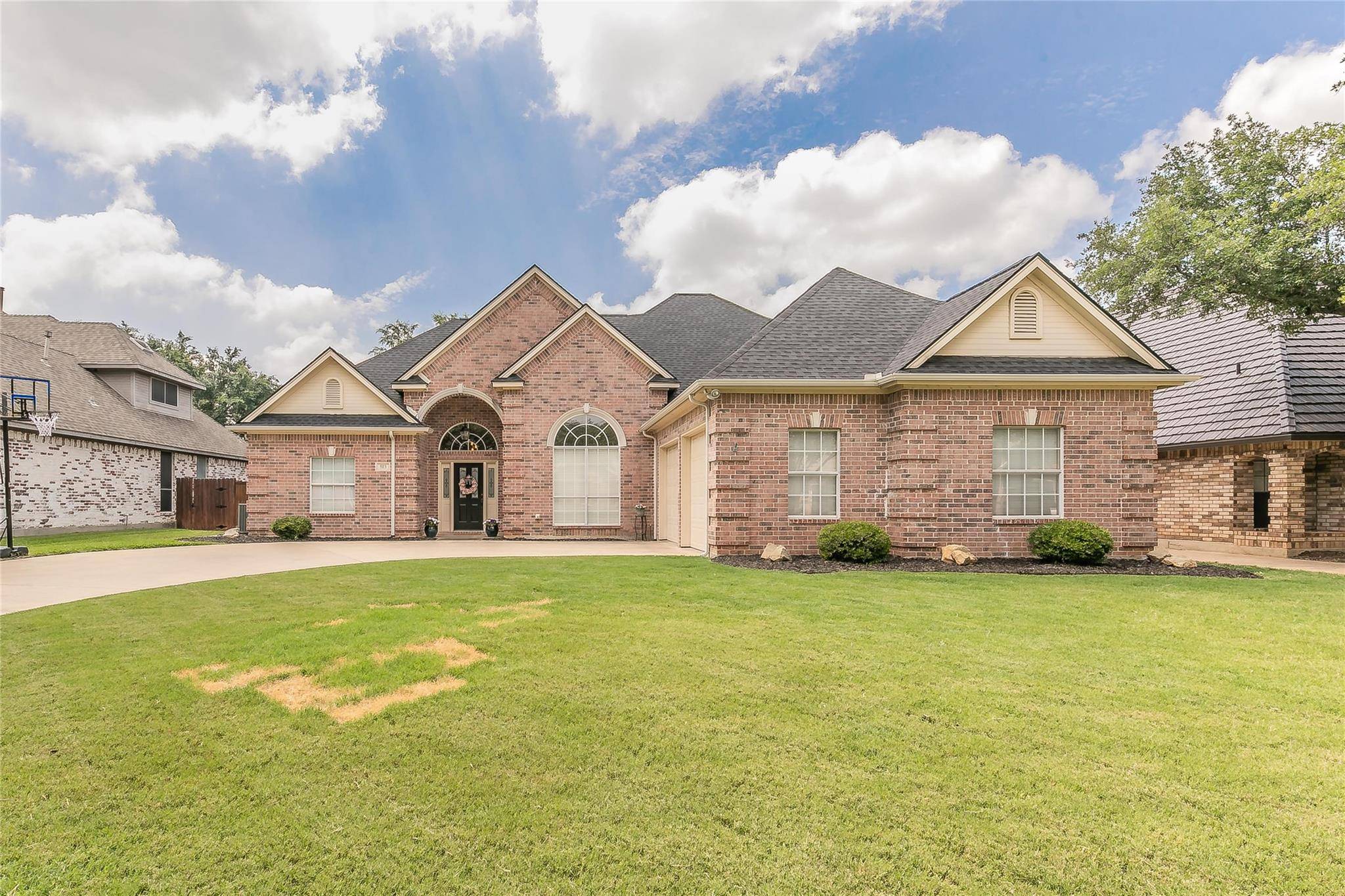 Hurst, TX 76054,513 Quail Cove Court