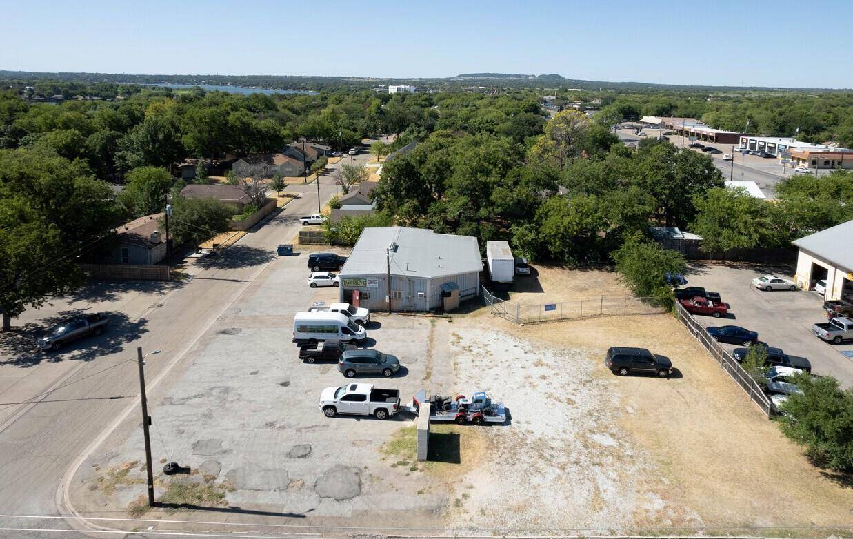 Granbury, TX 76048,609 W Pearl Street