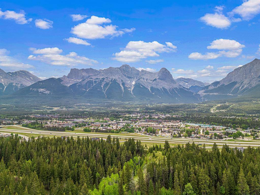 Canmore, AB T1W 1L6,25 Juniper RDG