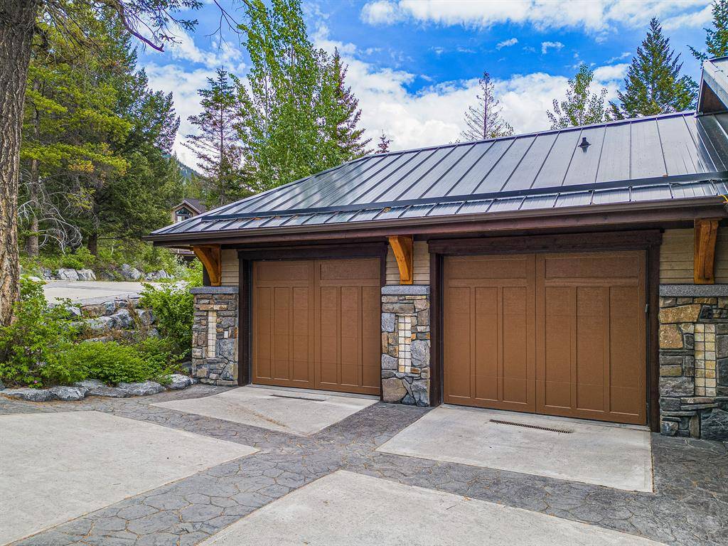 Canmore, AB T1W 1L6,25 Juniper RDG