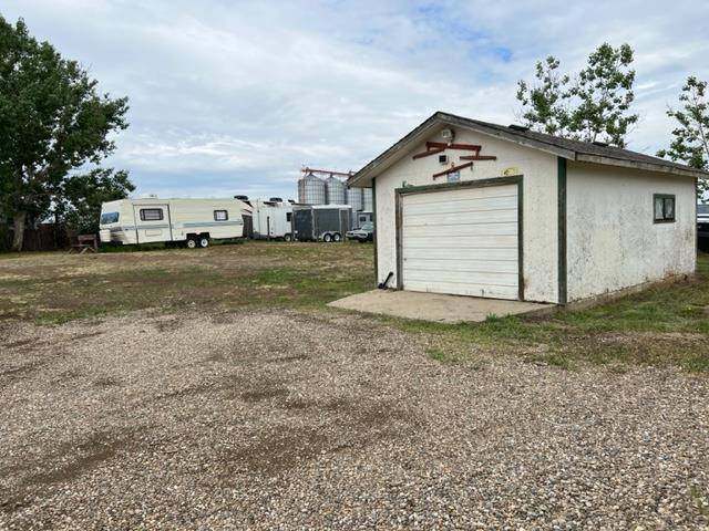 Dunmore, AB T1B 0K3,188 4 ST