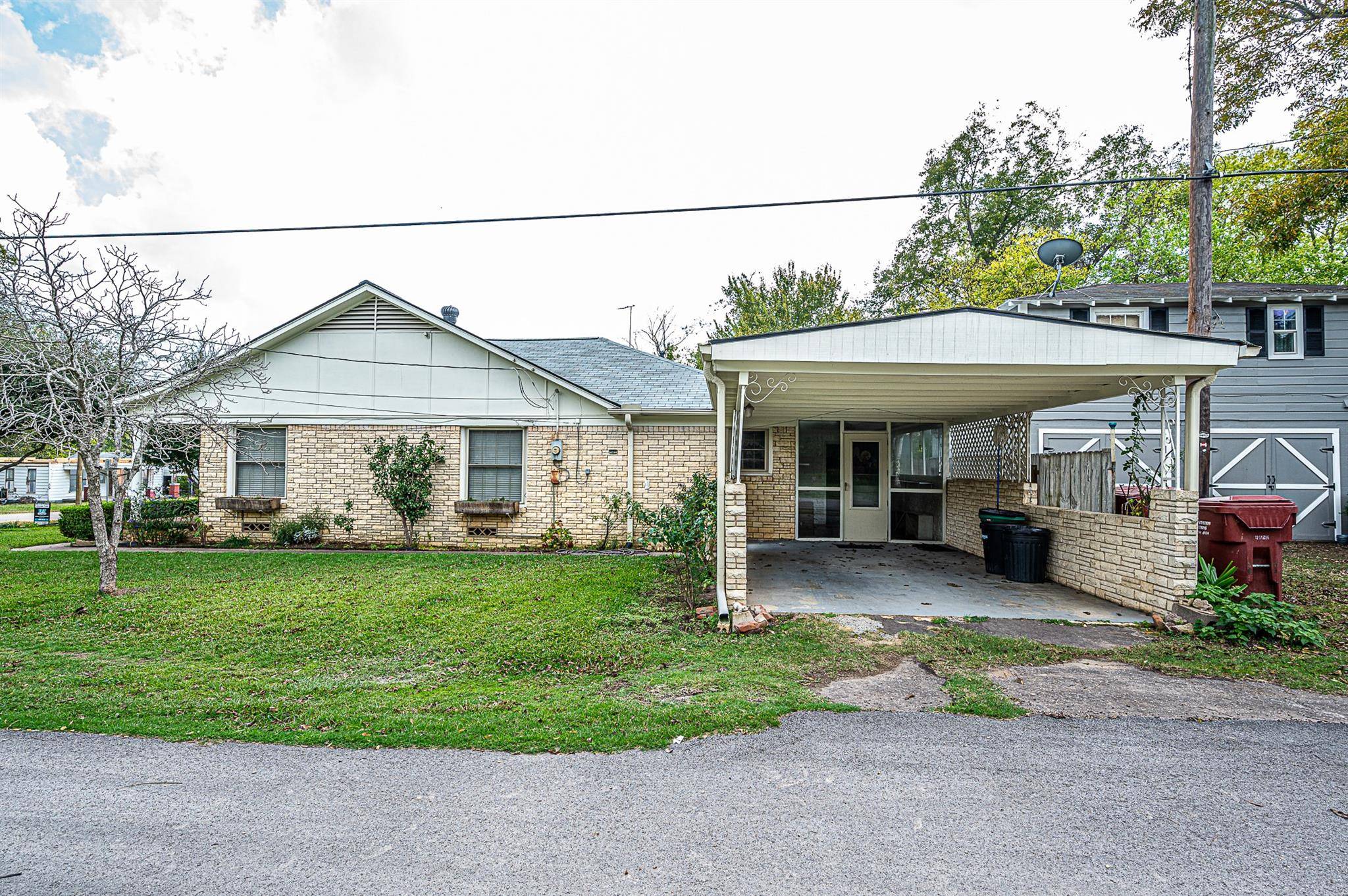 Grand Saline, TX 75140,323 N Washington Street