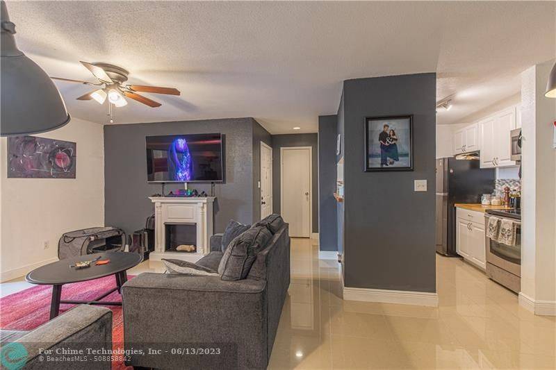 Coral Springs, FL 33071,949 Riverside Dr  #414