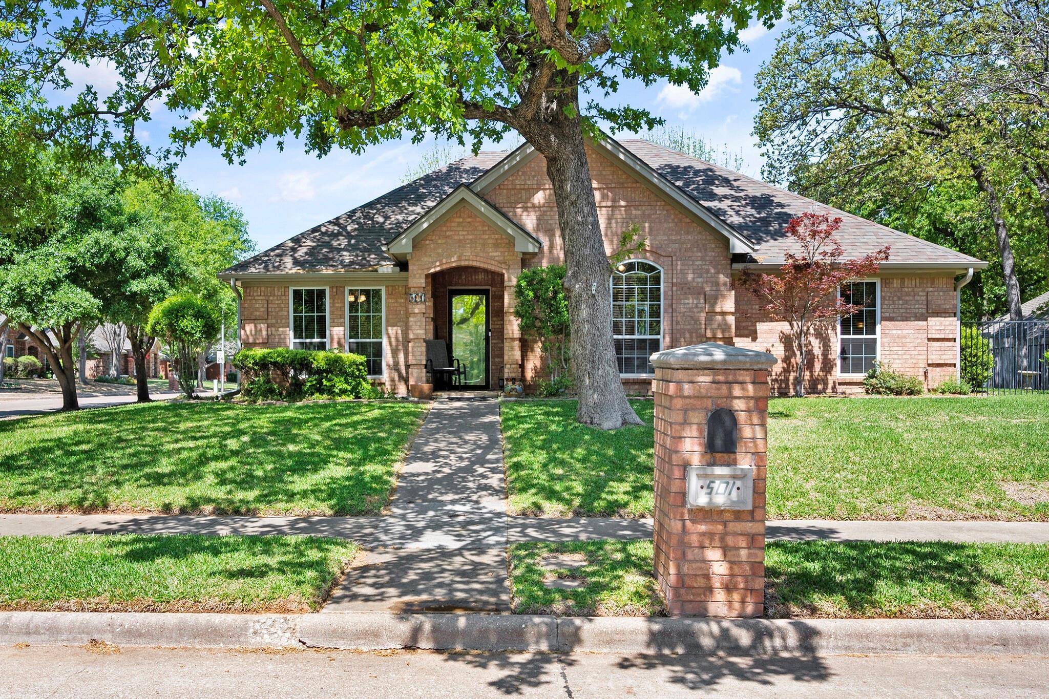 Azle, TX 76020,501 Topside Drive